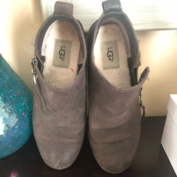 Ugg - Picture 3 of 4